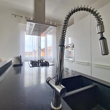 Cristian Zucconi Appartamento *